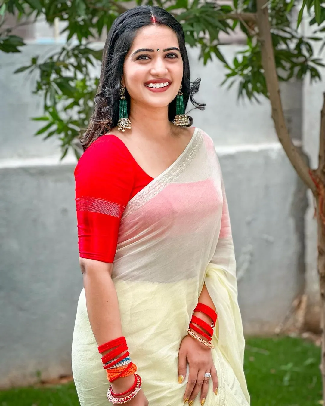 Telugu TV Anchor Sravanthi Chokarapu Stills In White Saree Red Blouse